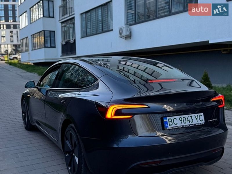 Tesla Model 3 2024