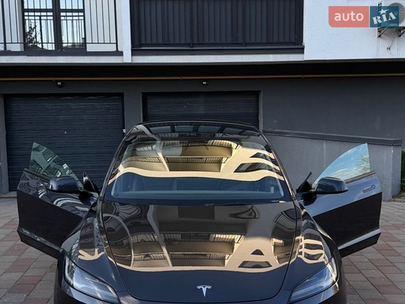 Седан Tesla Model 3 2024 в Львове