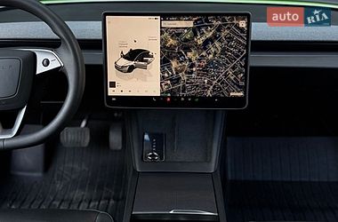 Седан Tesla Model 3 2024 в Львове
