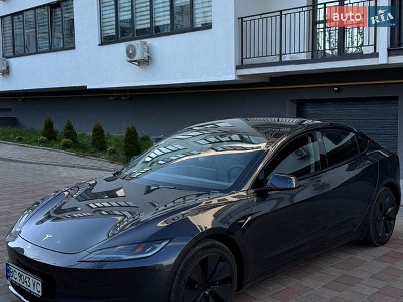 Седан Tesla Model 3 2024 в Львове