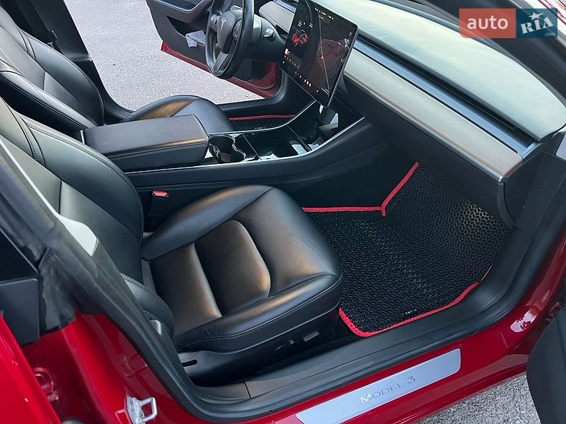 Седан Tesla Model 3 2018 в Тернополе