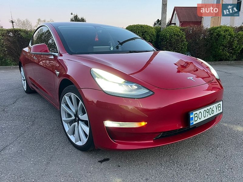 Седан Tesla Model 3 2018 в Тернополе