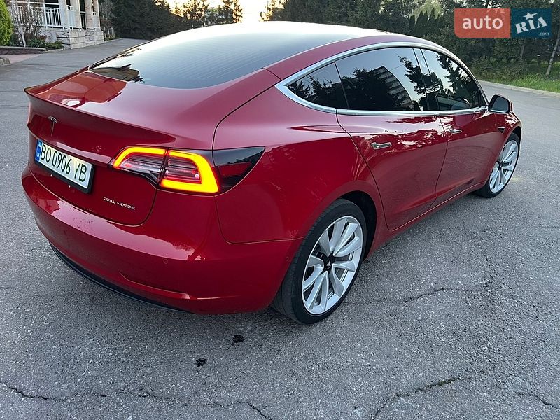 Седан Tesla Model 3 2018 в Тернополе