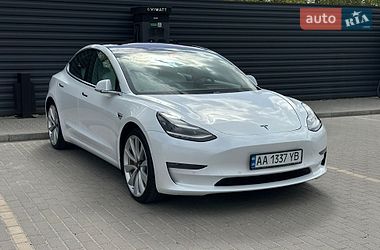 Седан Tesla Model 3 2019 в Києві