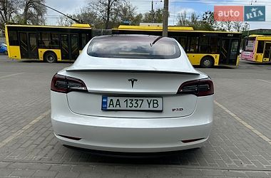 Седан Tesla Model 3 2019 в Киеве