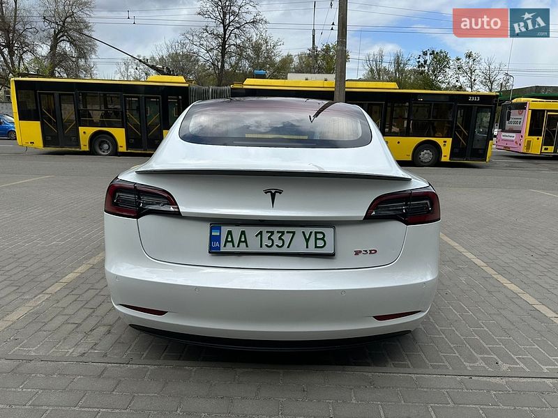Седан Tesla Model 3 2019 в Киеве