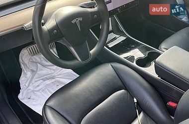 Седан Tesla Model 3 2019 в Львове