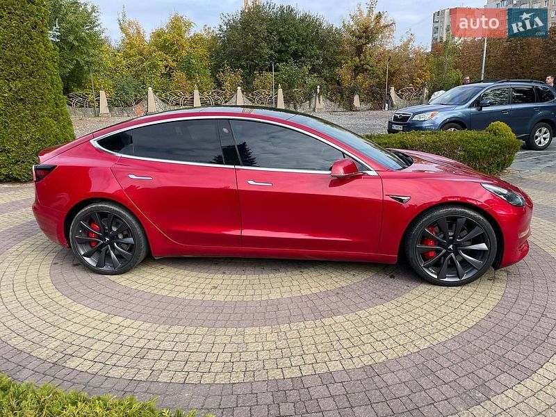 Седан Tesla Model 3 2019 в Львове