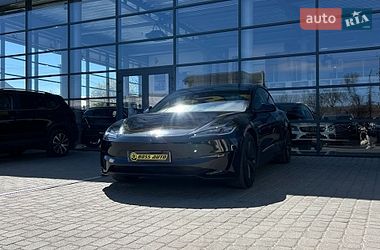 Седан Tesla Model 3 2024 в Ивано-Франковске