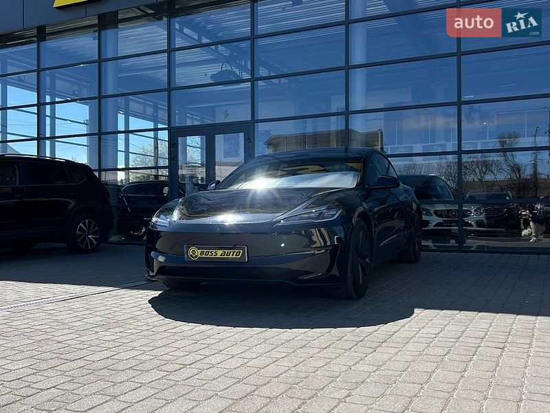 Седан Tesla Model 3 2024 в Ивано-Франковске
