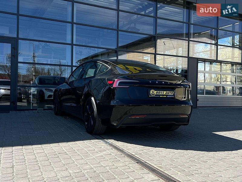 Седан Tesla Model 3 2024 в Ивано-Франковске