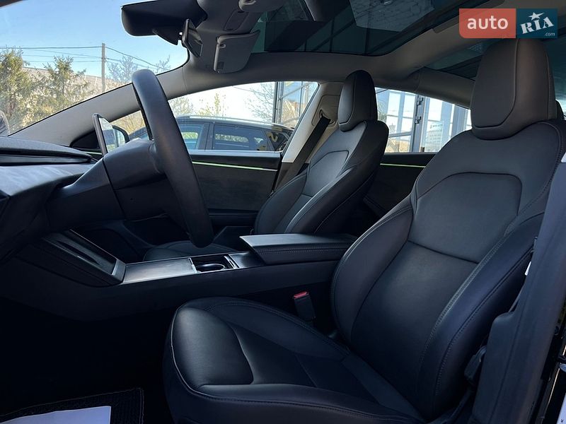 Седан Tesla Model 3 2024 в Ивано-Франковске