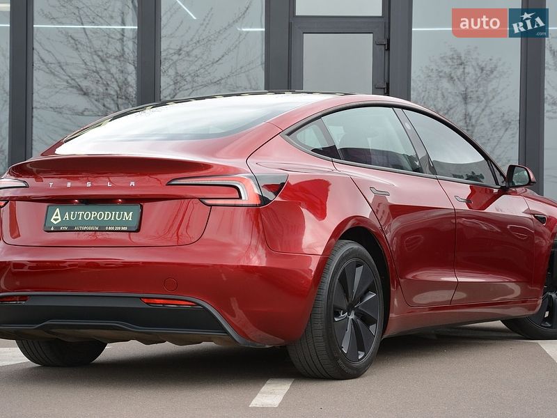 Седан Tesla Model 3 2024 в Киеве