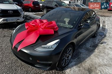 Седан Tesla Model 3 2020 в Киеве