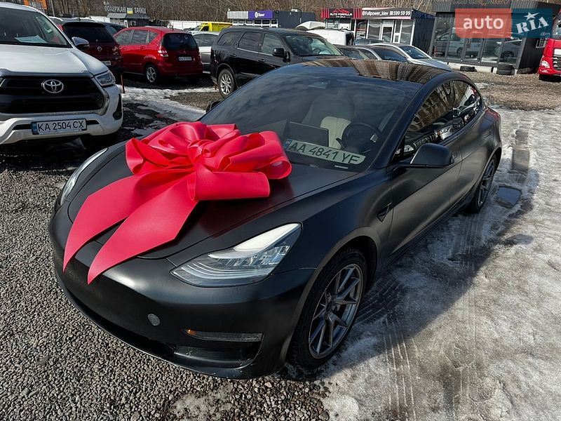 Седан Tesla Model 3 2020 в Киеве