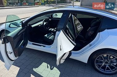 Седан Tesla Model 3 2022 в Буске