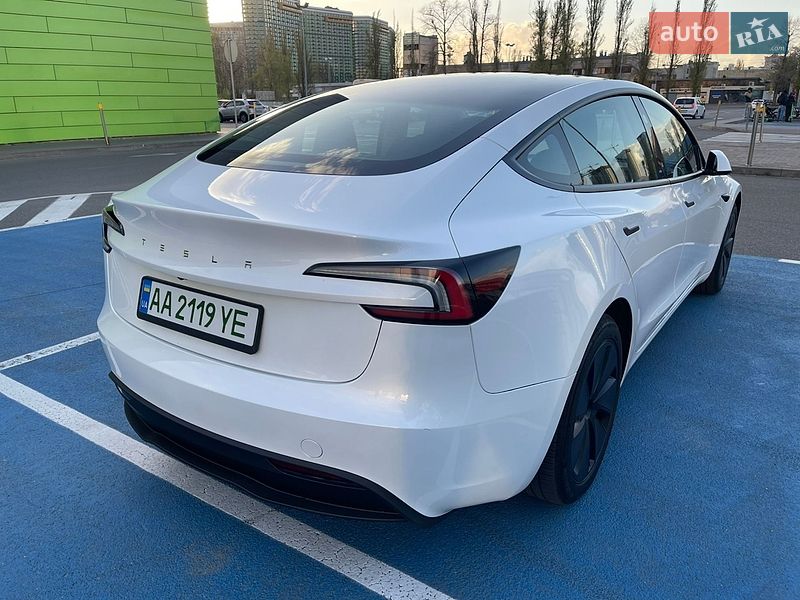 Седан Tesla Model 3 2024 в Киеве
