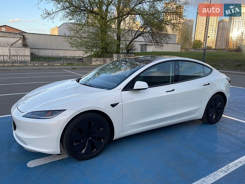 Седан Tesla Model 3 2024 в Киеве