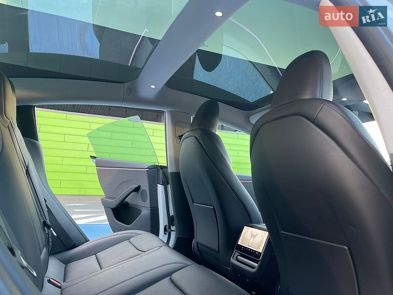 Седан Tesla Model 3 2024 в Киеве