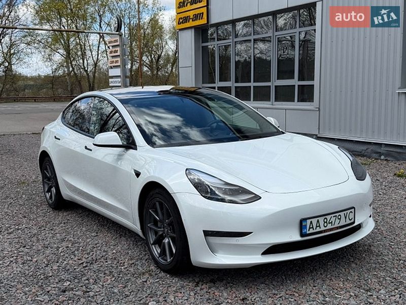 Седан Tesla Model 3 2021 в Чернигове
