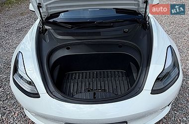 Седан Tesla Model 3 2021 в Чернигове