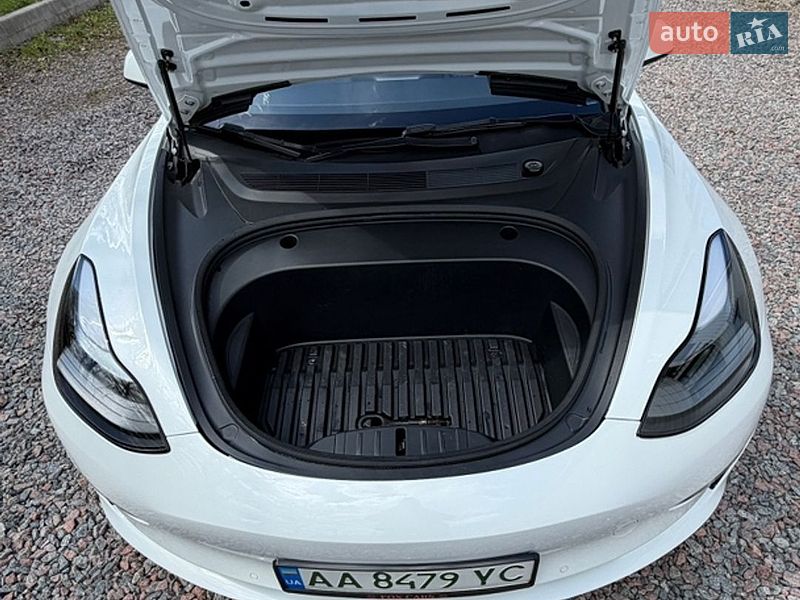 Седан Tesla Model 3 2021 в Чернигове