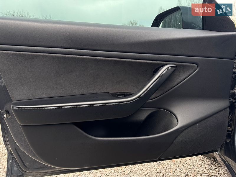 Седан Tesla Model 3 2019 в Харкові