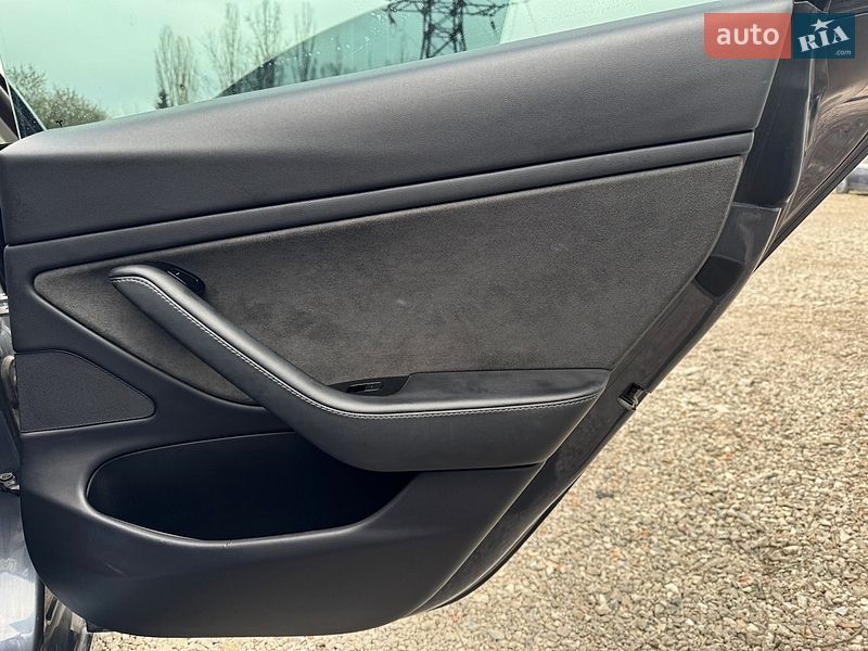 Седан Tesla Model 3 2019 в Харкові