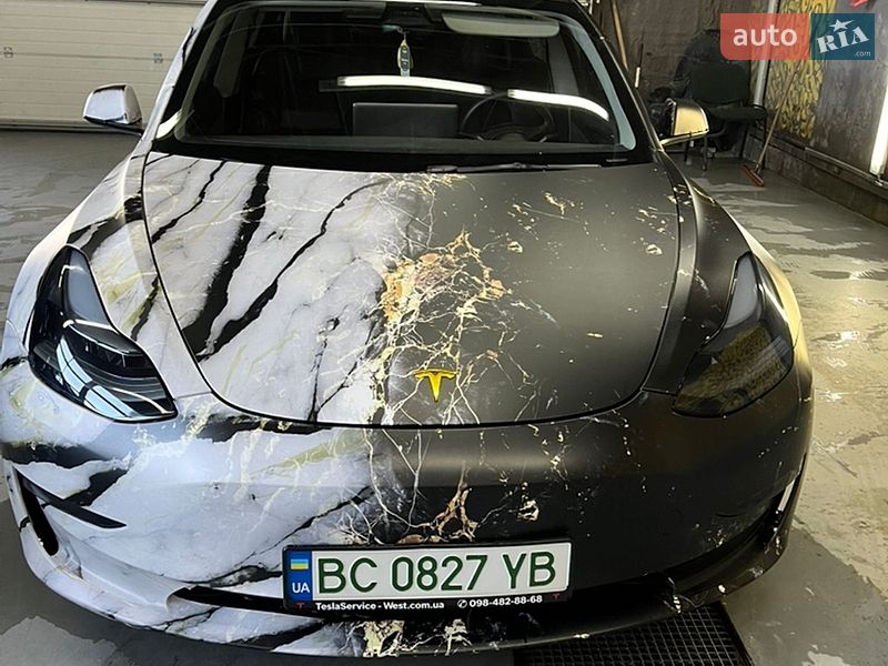 Седан Tesla Model 3 2022 в Львове