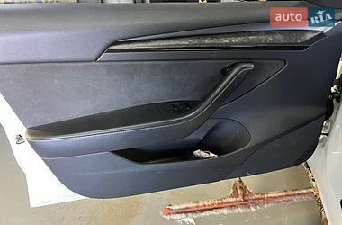Седан Tesla Model 3 2022 в Львове