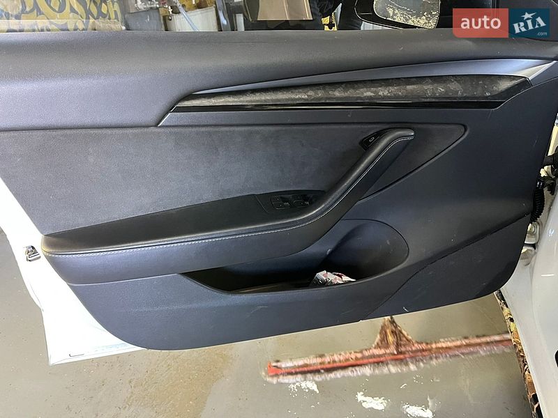 Седан Tesla Model 3 2022 в Львове