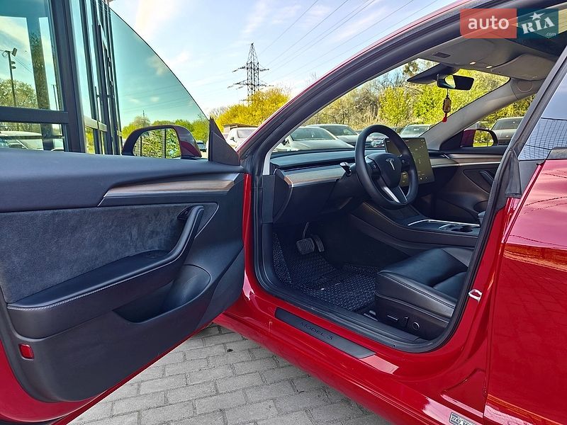 Седан Tesla Model 3 2022 в Львове