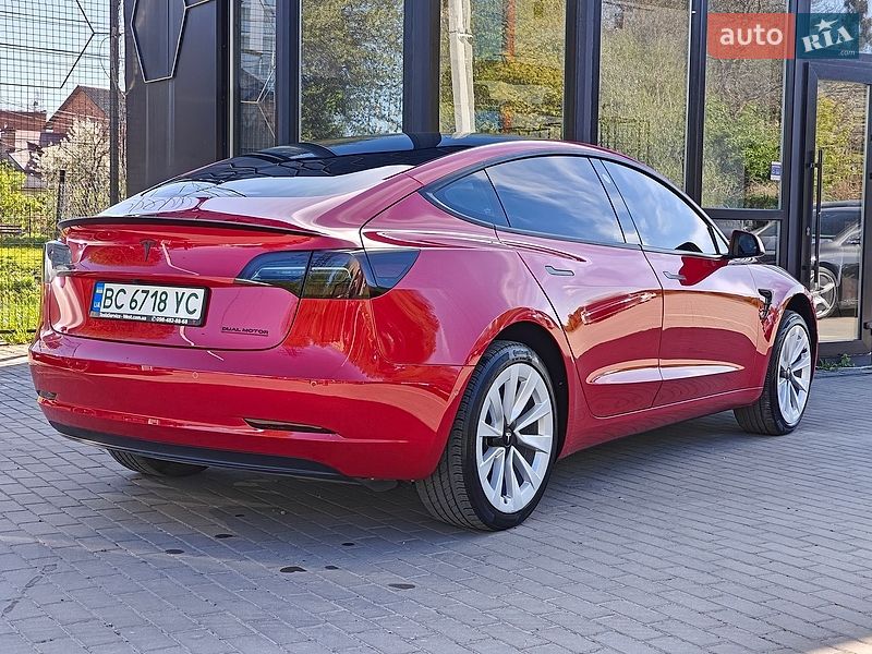 Седан Tesla Model 3 2022 в Львове