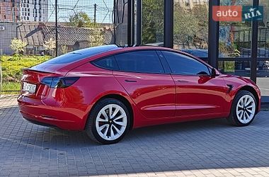 Седан Tesla Model 3 2022 в Львове