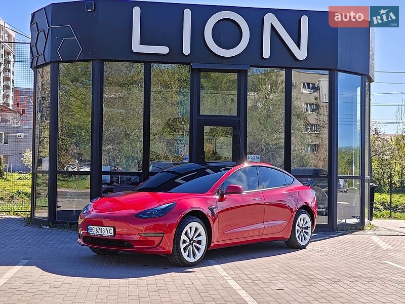 Седан Tesla Model 3 2022 в Львове
