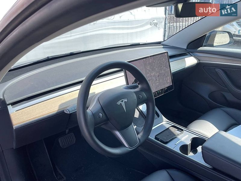 Седан Tesla Model 3 2021 в Киеве