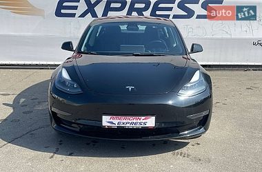 Седан Tesla Model 3 2021 в Киеве