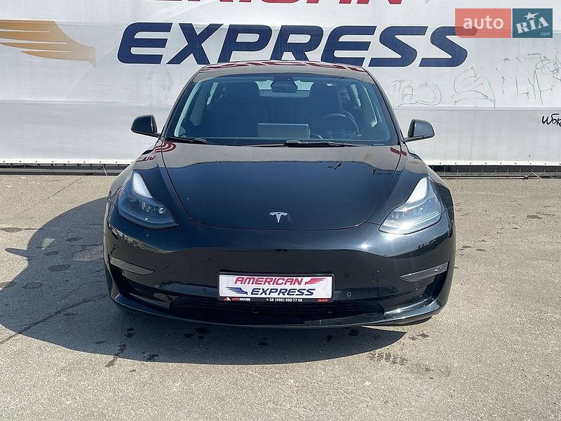 Седан Tesla Model 3 2021 в Киеве
