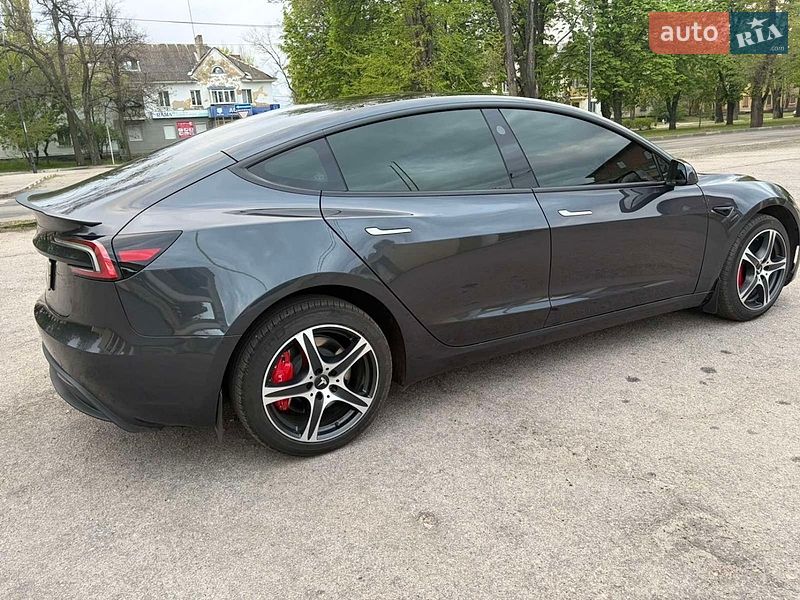 Седан Tesla Model 3 2024 в Дніпрі