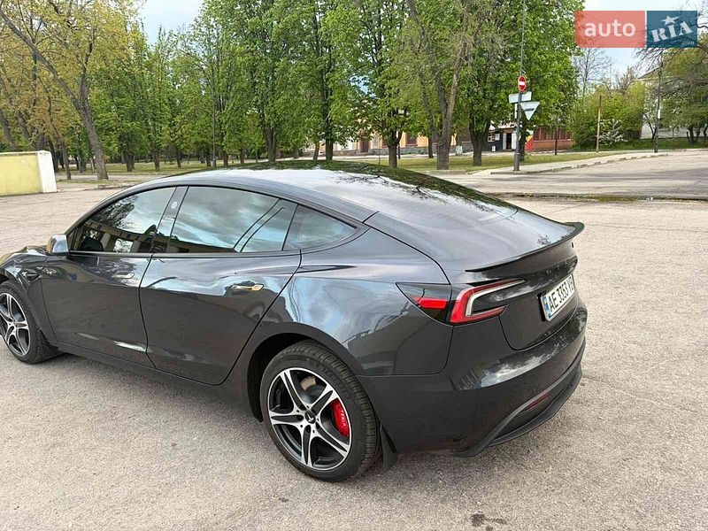 Седан Tesla Model 3 2024 в Дніпрі
