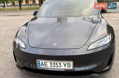 Седан Tesla Model 3 2024 в Дніпрі