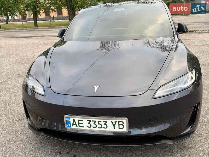 Седан Tesla Model 3 2024 в Дніпрі