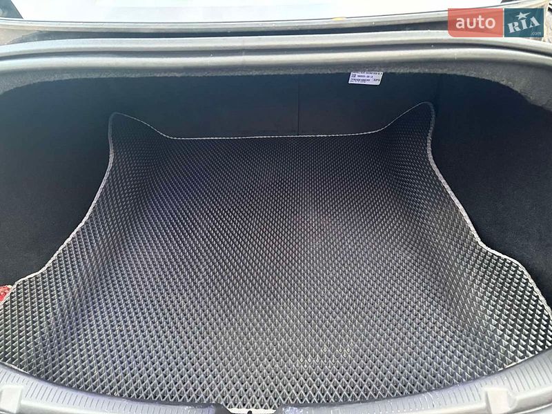 Седан Tesla Model 3 2024 в Дніпрі