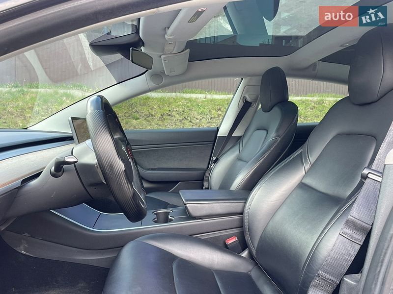 Седан Tesla Model 3 2019 в Тернополі