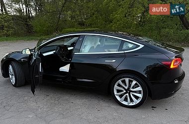 Седан Tesla Model 3 2019 в Львове