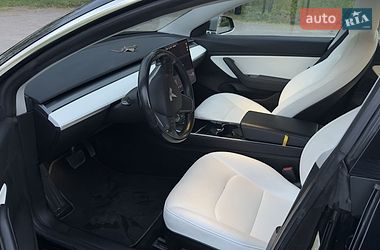 Седан Tesla Model 3 2019 в Львове