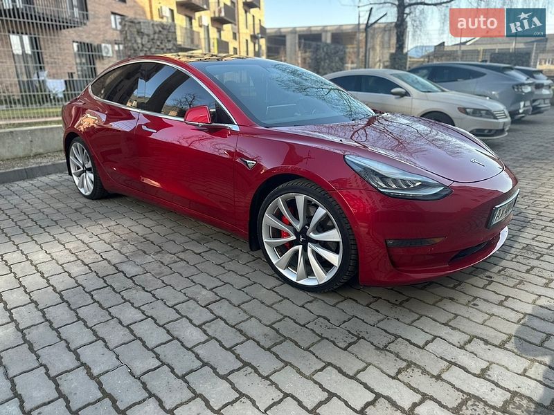 Седан Tesla Model 3 2018 в Ивано-Франковске