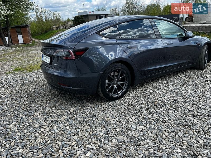Седан Tesla Model 3 2021 в Ивано-Франковске