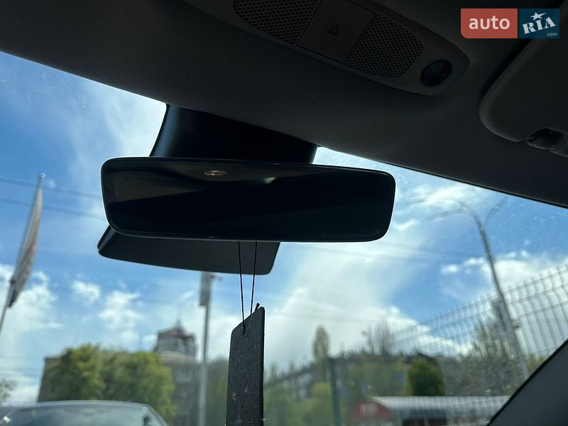 Седан Tesla Model 3 2020 в Киеве