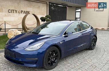 Седан Tesla Model 3 2018 в Львове